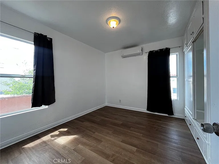 7215 S Van Ness Ave — Photo 8