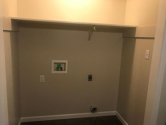 Washer/Dryer Hook-ups