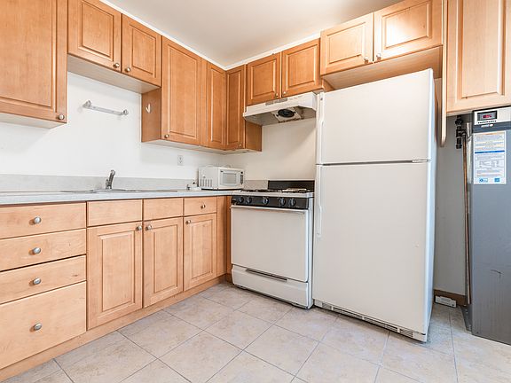 4th image of 359 Stockholm St #Left2