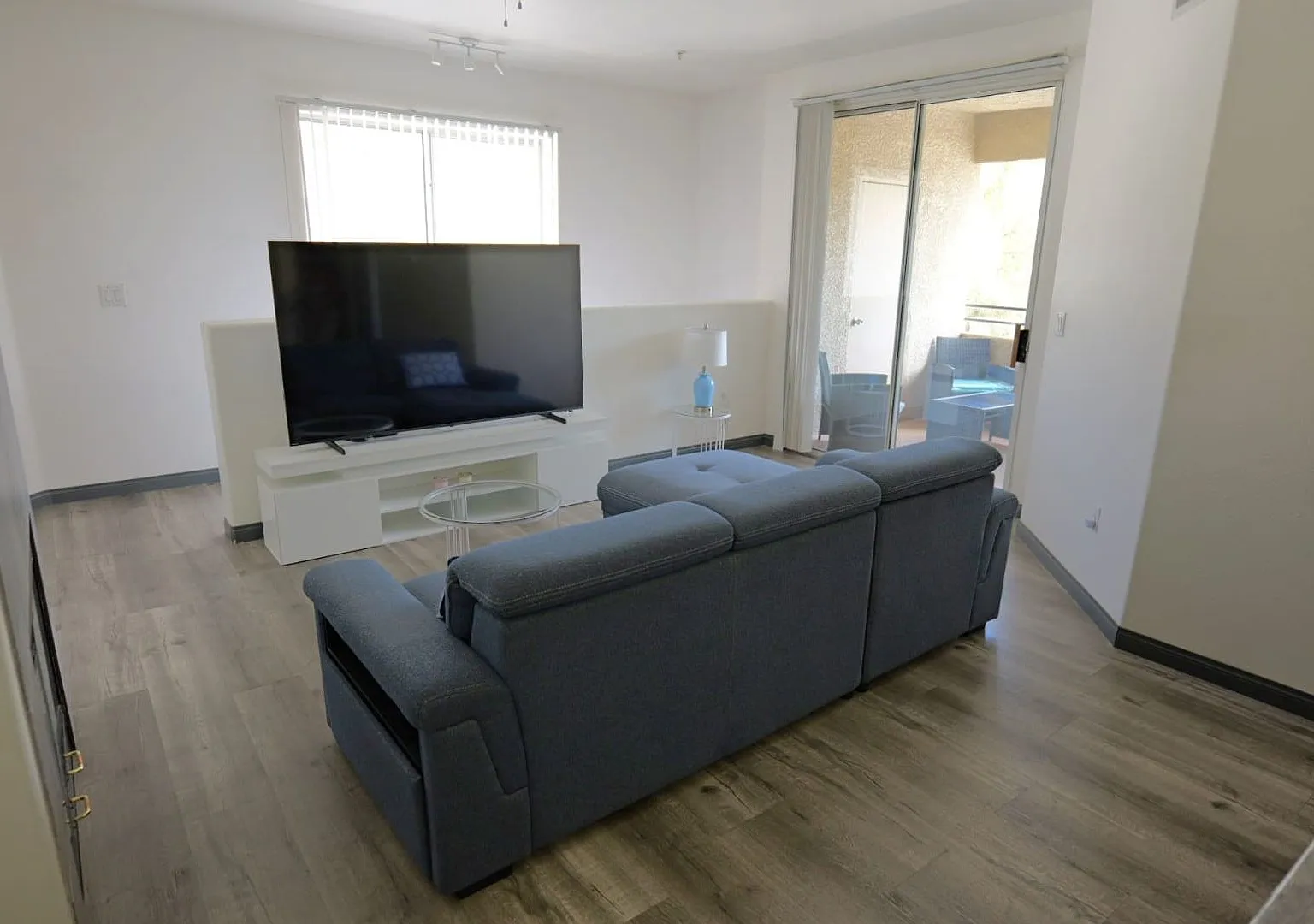 Fully Furnished * 1bed/1bath Condo With 1 Car Garage In Southwest Las Vegas — Photo 3