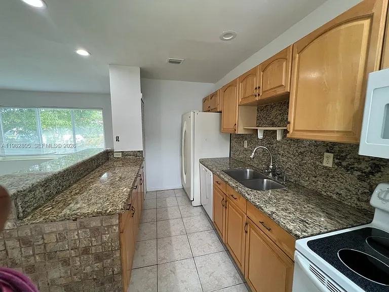 1260 NE 200th Ter — Photo 19