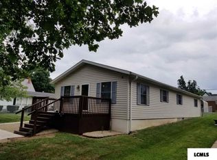 635 7th St, Lincoln, IL 62656