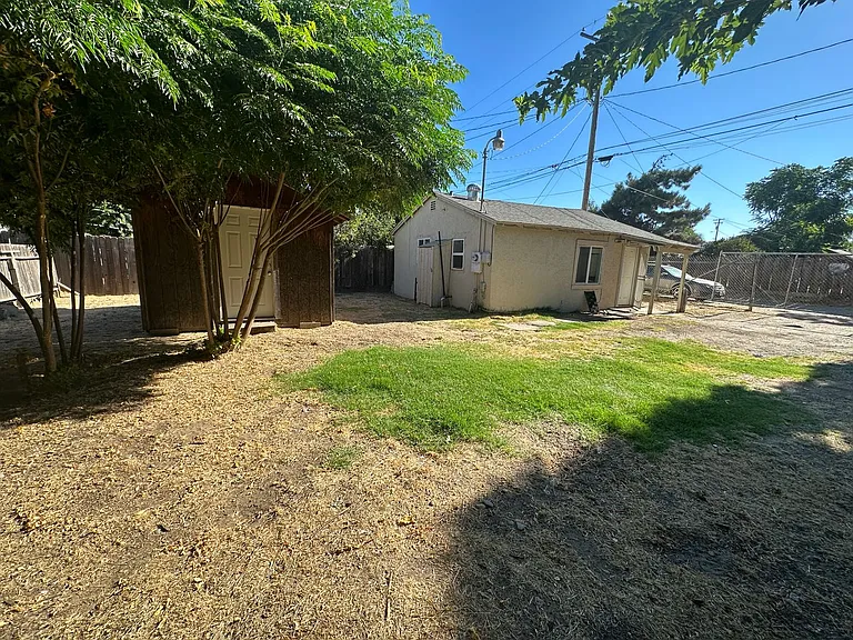 918 1/2 Santa Fe Ave — Photo 14