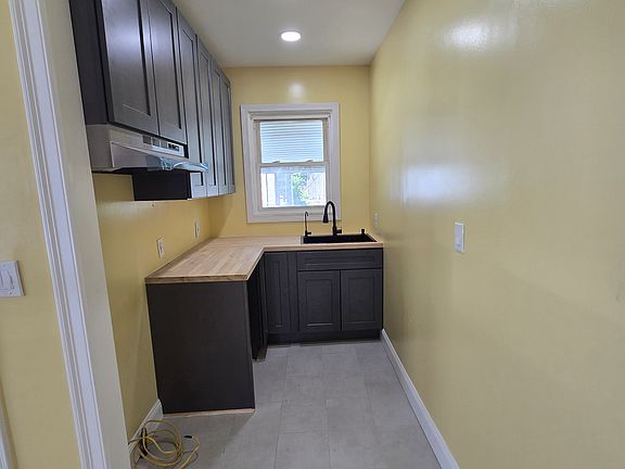 3rd image of 30 Longwood Ave Floor 1