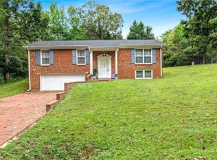 3890 Whitehaven Rd, Winston Salem, NC 27106