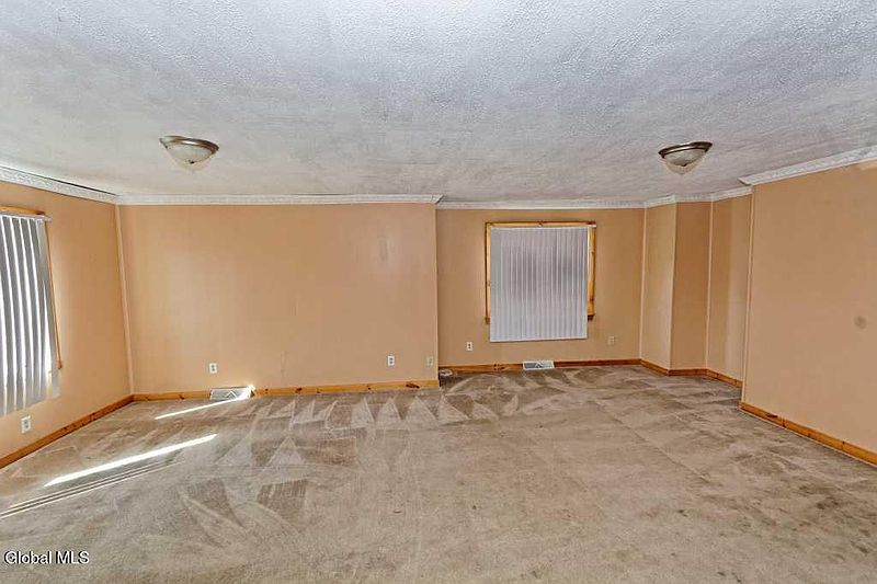 5th image of 3152 N Thompson Street