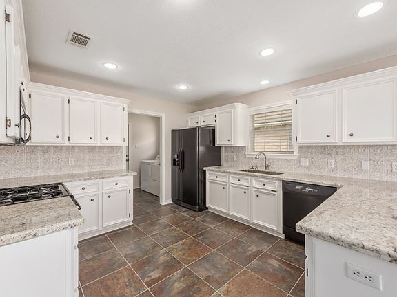 3rd image of 2303 Kuykendall Cir