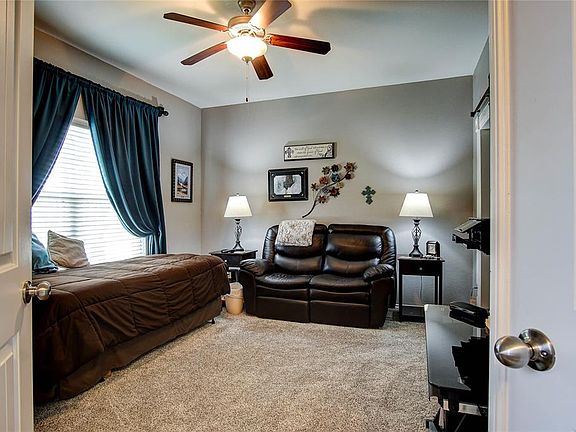 4th image of 4030 Vicenza Ave