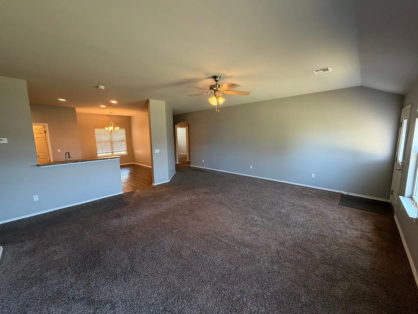 Beautiful 3 Bed 2 Bath in Moore — Photo 3