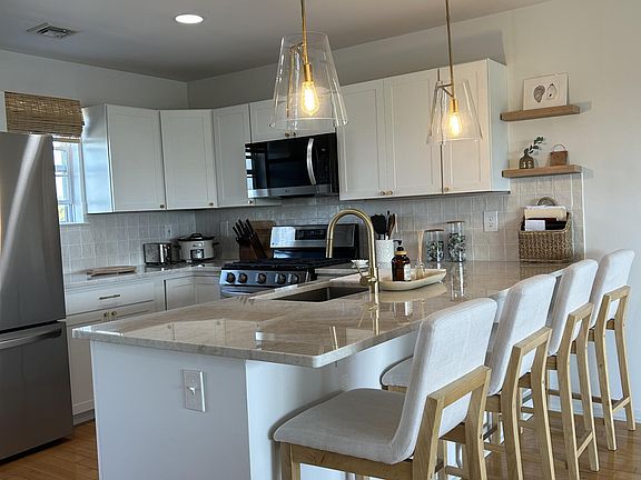 4th image of 23 Southwinds Drive