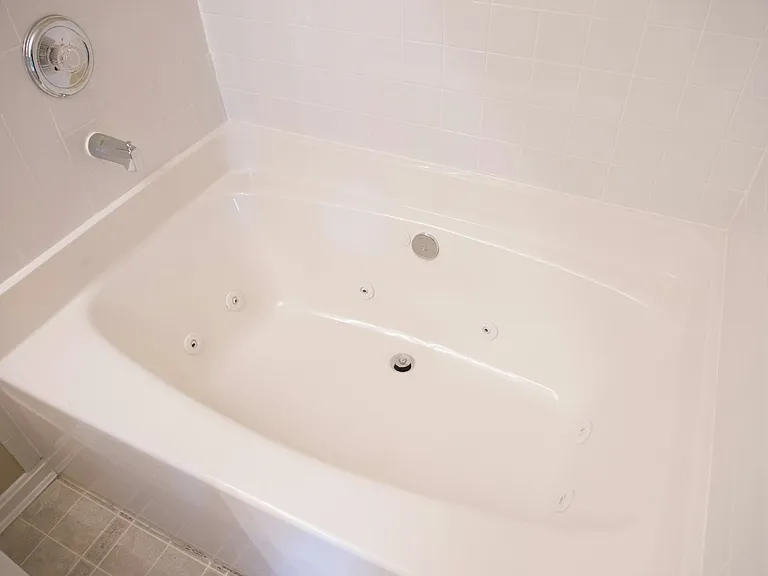 173 Royalty Cir — Photo 32