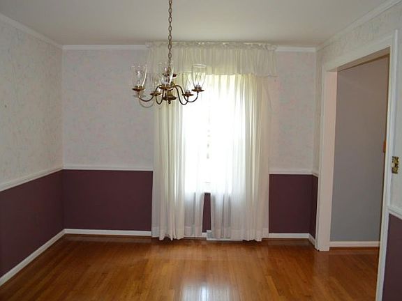 4th image of 305 Cedarleaf Ct