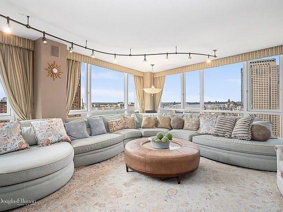 3rd image of 200 Chambers St #26CD