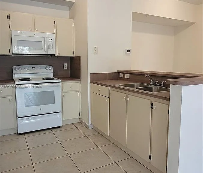 7280 NW 114th Ave #2058 — Photo 9