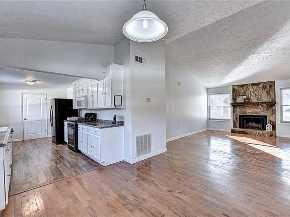 5th image of 141 Apple Valley Dr