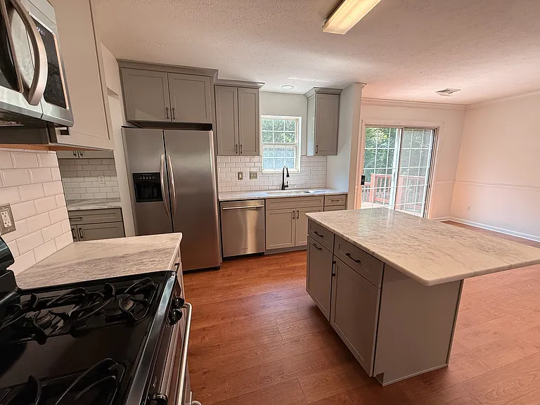 8140 Robins Nest Ln — Photo 3