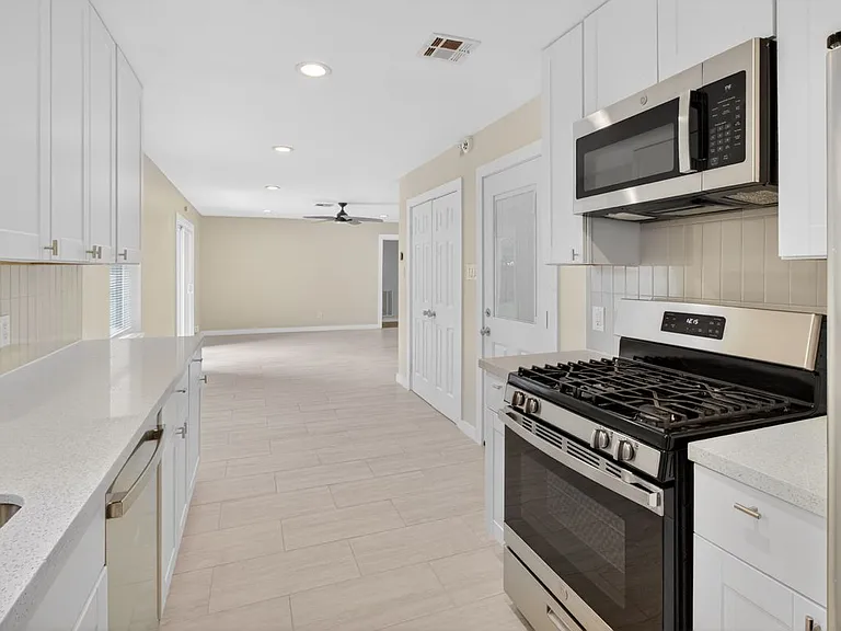 5502 Effingham Dr — Photo 18