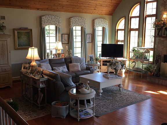 4th image of 4074 Willey Dr