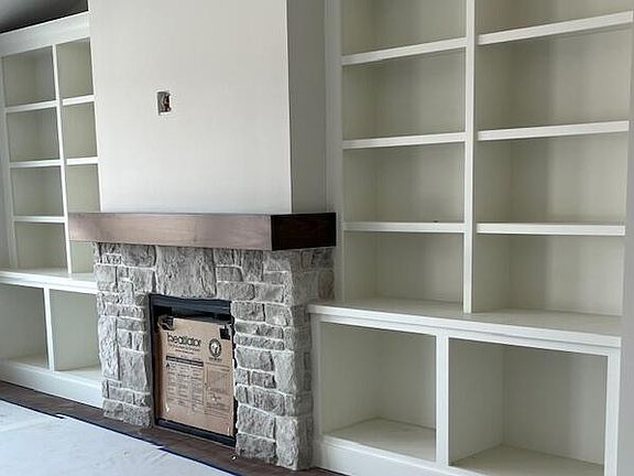 3rd image of 8976 Courtland Hills Ct NE