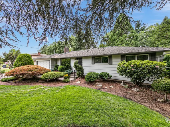 1488 Roundup Dr, Eugene, OR 97401
