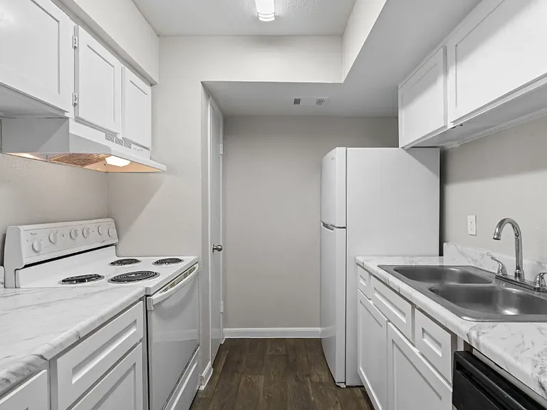 Serena Forest Apartments — Photo 1