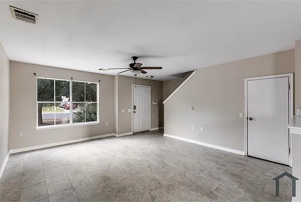 3 bed, 1422 sqft, $2,100 — Photo 3