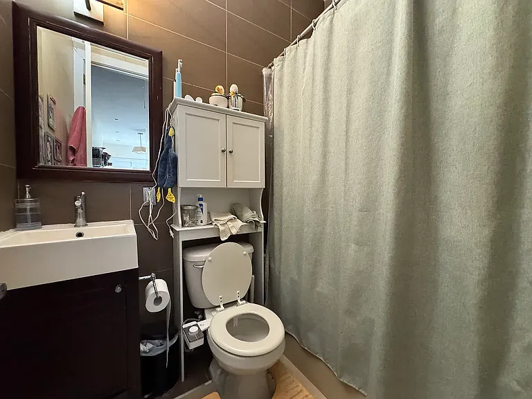 120 Grattan St #2R — Photo 6