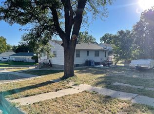 803 Arapahoe St, Benkelman, NE 69021