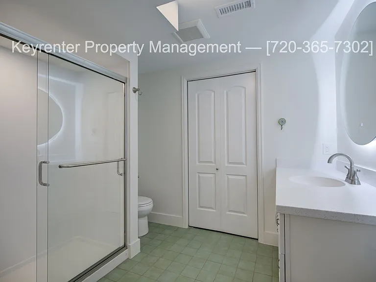 1115 Hancock Dr — Photo 2