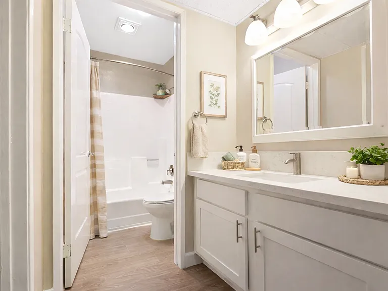 Tremont Apartments | 514 S Catalina St — Photo 5