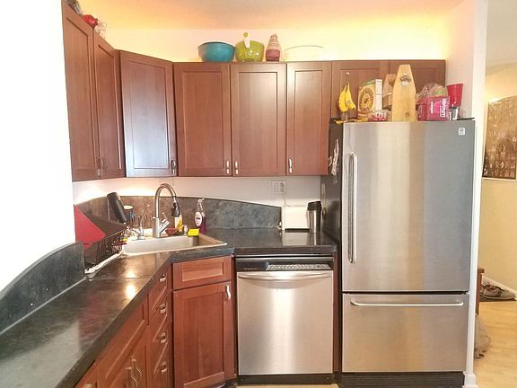 5th image of 1919 N Summit Ave Unit 3C