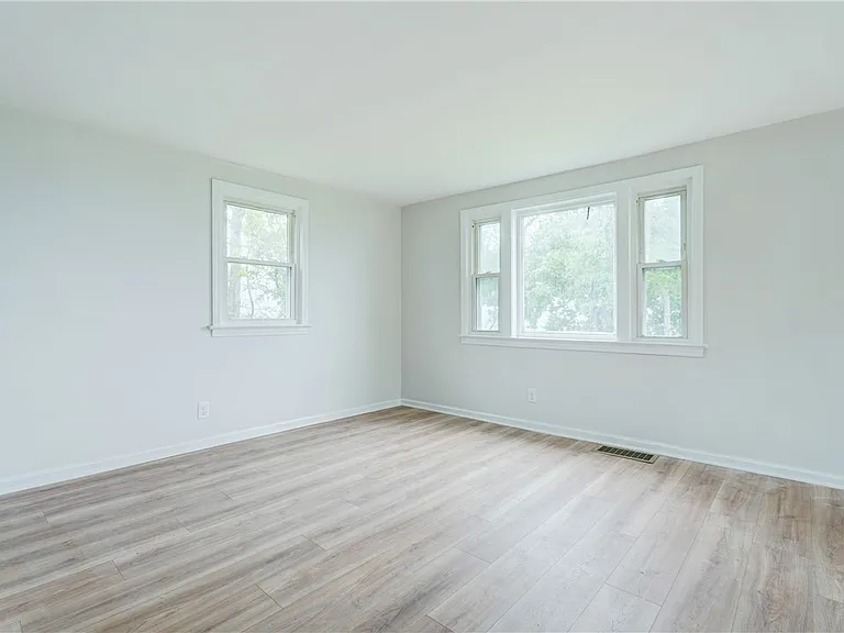 904 Lake Rd — Photo 14