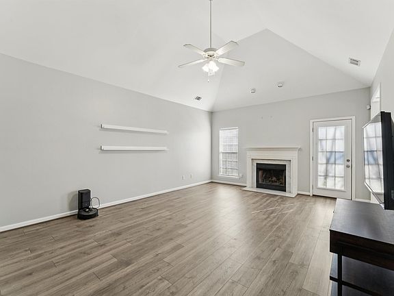 5th image of 108 Macon Ct