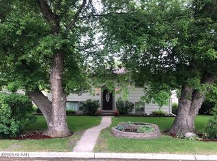 607 Railroad Ave W, Park River, ND 58270
