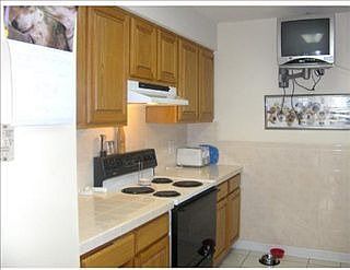 4th image of 217 Pecan St