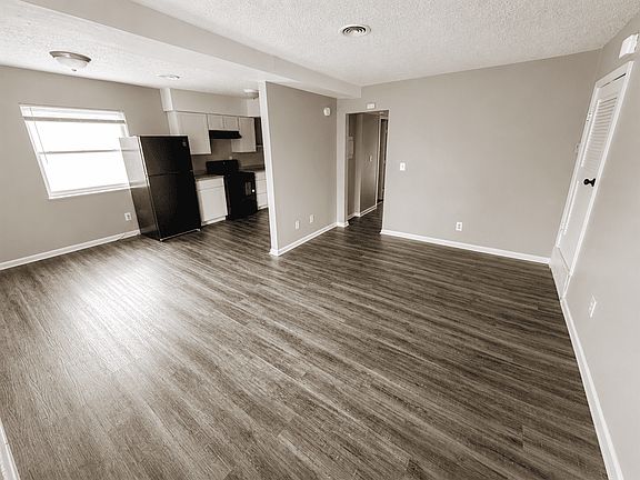 3rd image of 2036 Catalpa Dr #E