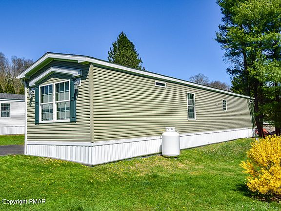 3rd image of 6 Valley Gorge Mobile Home Park