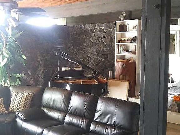 3rd image of 119 Sun Harbor Dr