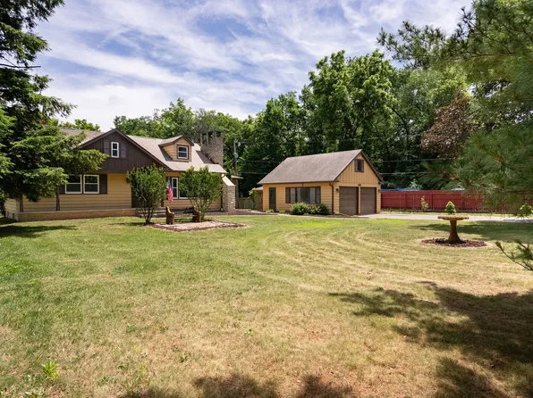 1220 54th Street Ct, Moline, IL 61265