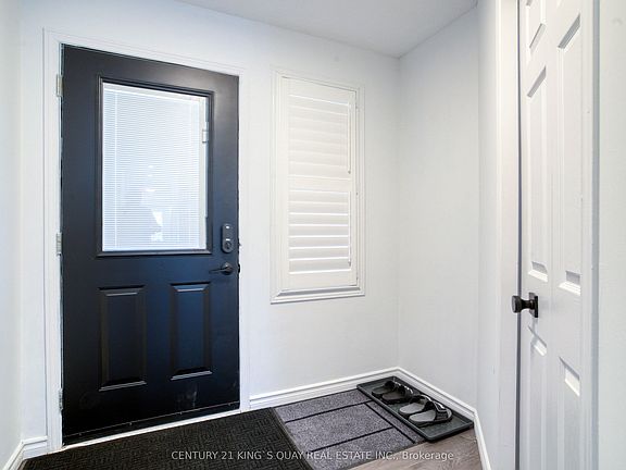 4th image of 612 Winterberry Ave