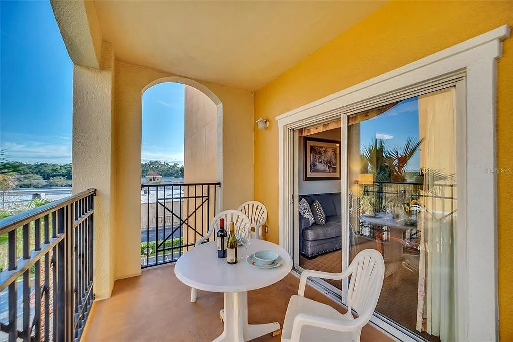 2 bed, 1080 sqft, $2,690 — Photo 4