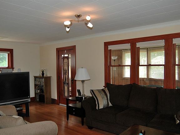 2nd image of 1629 E Ewing Ave