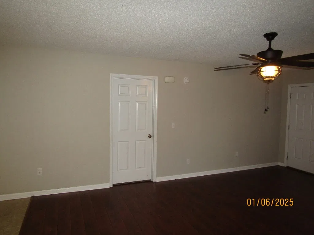 3 bed, 1200 sqft, $1,650 — Photo 4