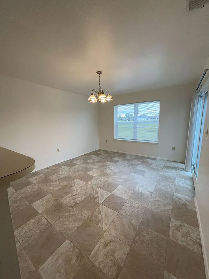 3 bed, 2.5 bath, 1328 sqft, $1,691 — Photo 3
