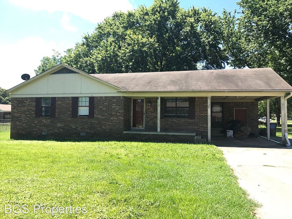 1st image of 1009 Pennell Ln