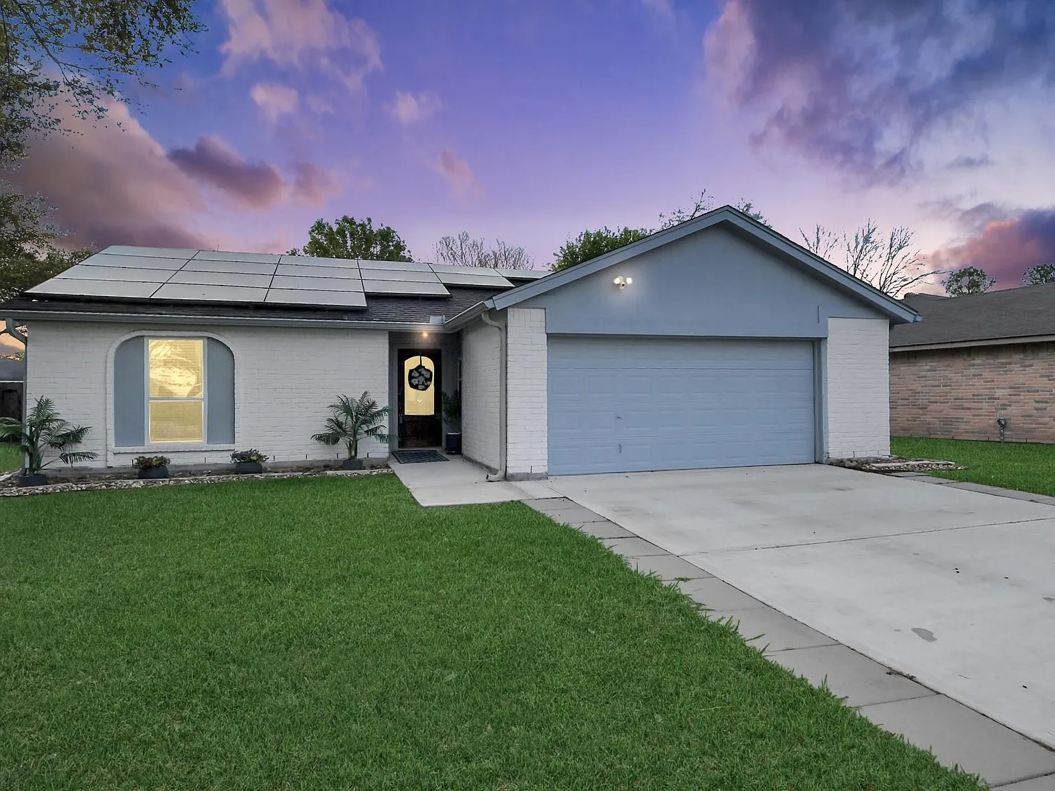 4 bed, 2.0 bath, 1655 sqft, $2,100 — Photo 1