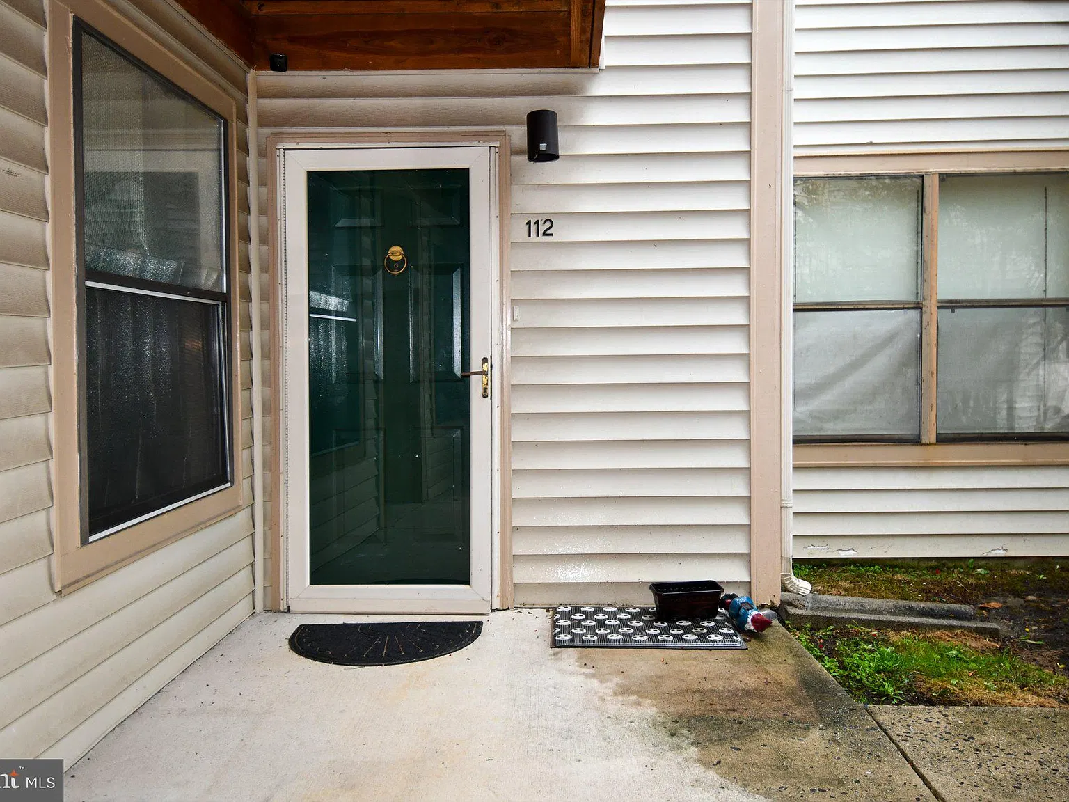 2 bed, 1.0 bath, 745 sqft, $2,100 — Photo 2