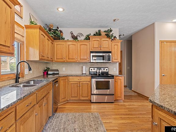 2nd image of 118 Castle Pine Dr
