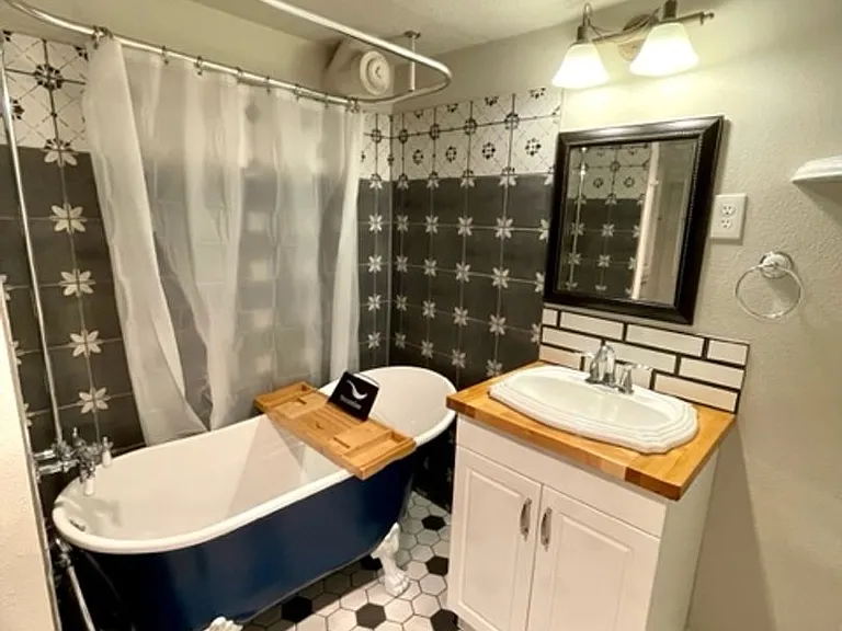 Georgia Ave, 717 NW - 00717-GEOR-00 — Photo 11