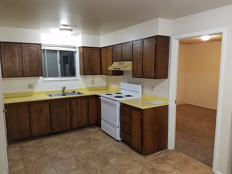 475-477 Delta Cir — Photo 14